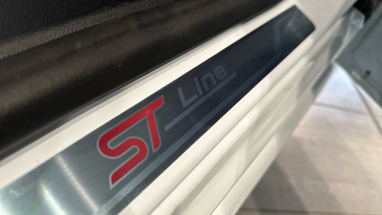 Ford Focus 1.0 EcoBoost Hybrid mHEV 155 ST-Line 5dr Auto Petrol Hatchback